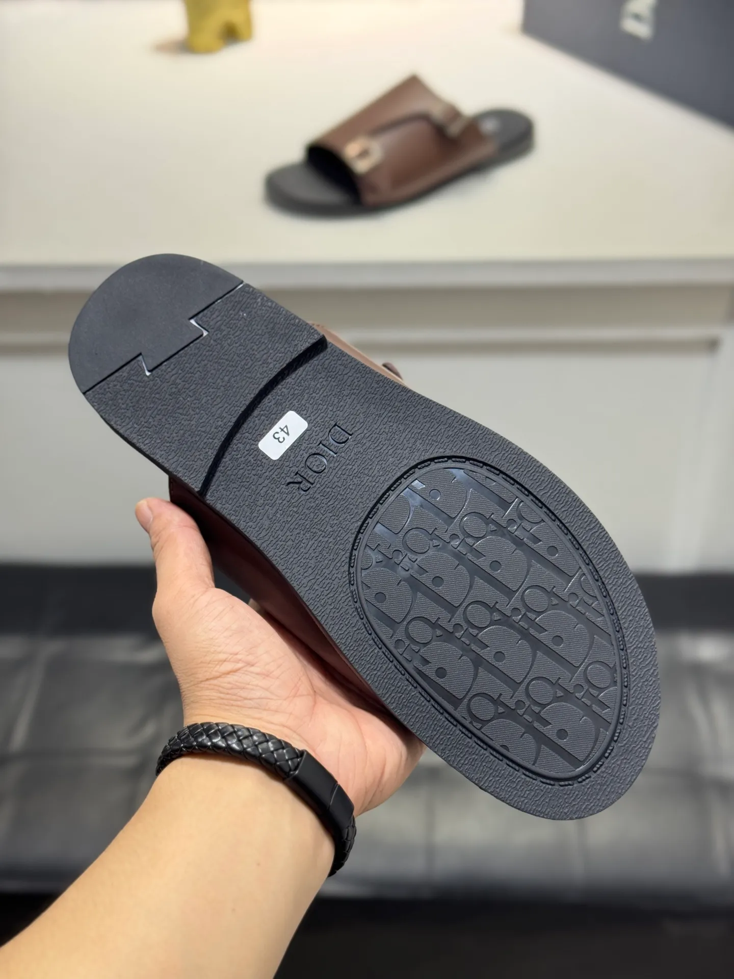 Men's men's shoes 💰320 [New style] 🦇🦇𝐂𝐡𝐫𝐢𝐬𝐭𝐢𝐚𝐧 𝐃𝐢𝐨𝐫 Dior slippers - the latest hot sandals, classic sandals, original replicas, super durable and versatile, cowhide leather with hardware accessories, very comfortable on the feet Look slim and white. Original molded outsole size: 38-44 (.45. Customized